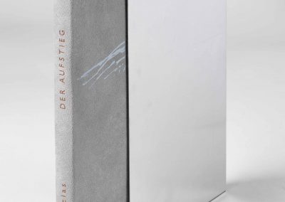 Drei Bände in Leder mit Suite libre der einzelnen Motive